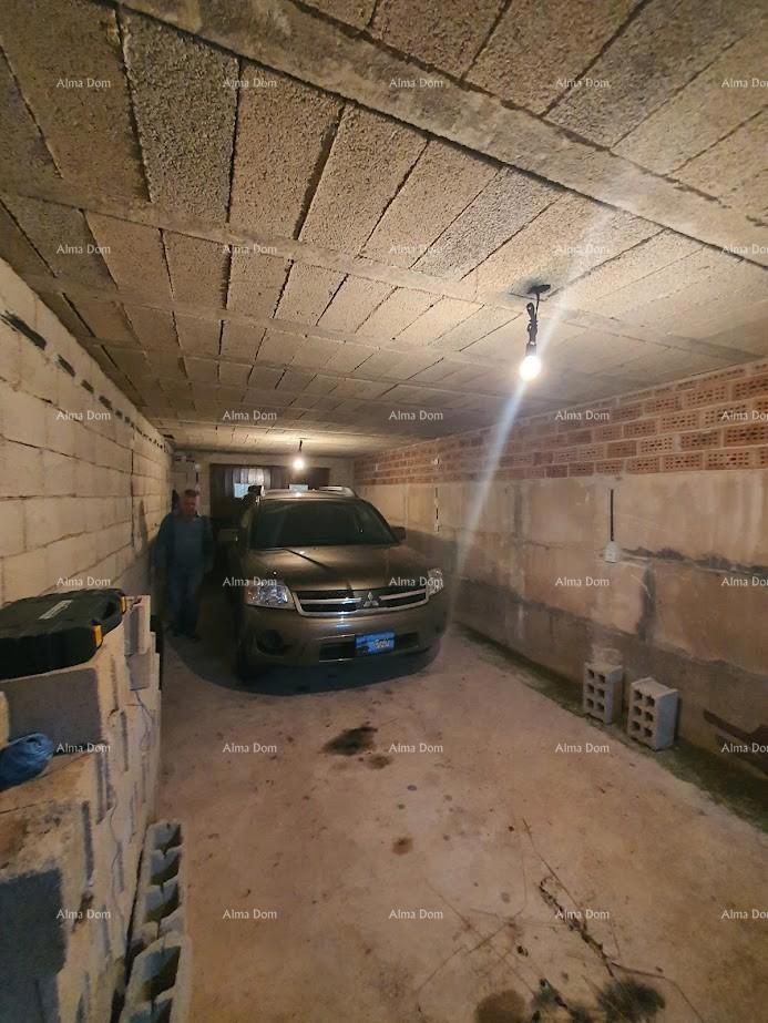 Casa familiare con garage, cantina e possibilità di acquisto di terreno aggiuntivo – 30 min da Pola