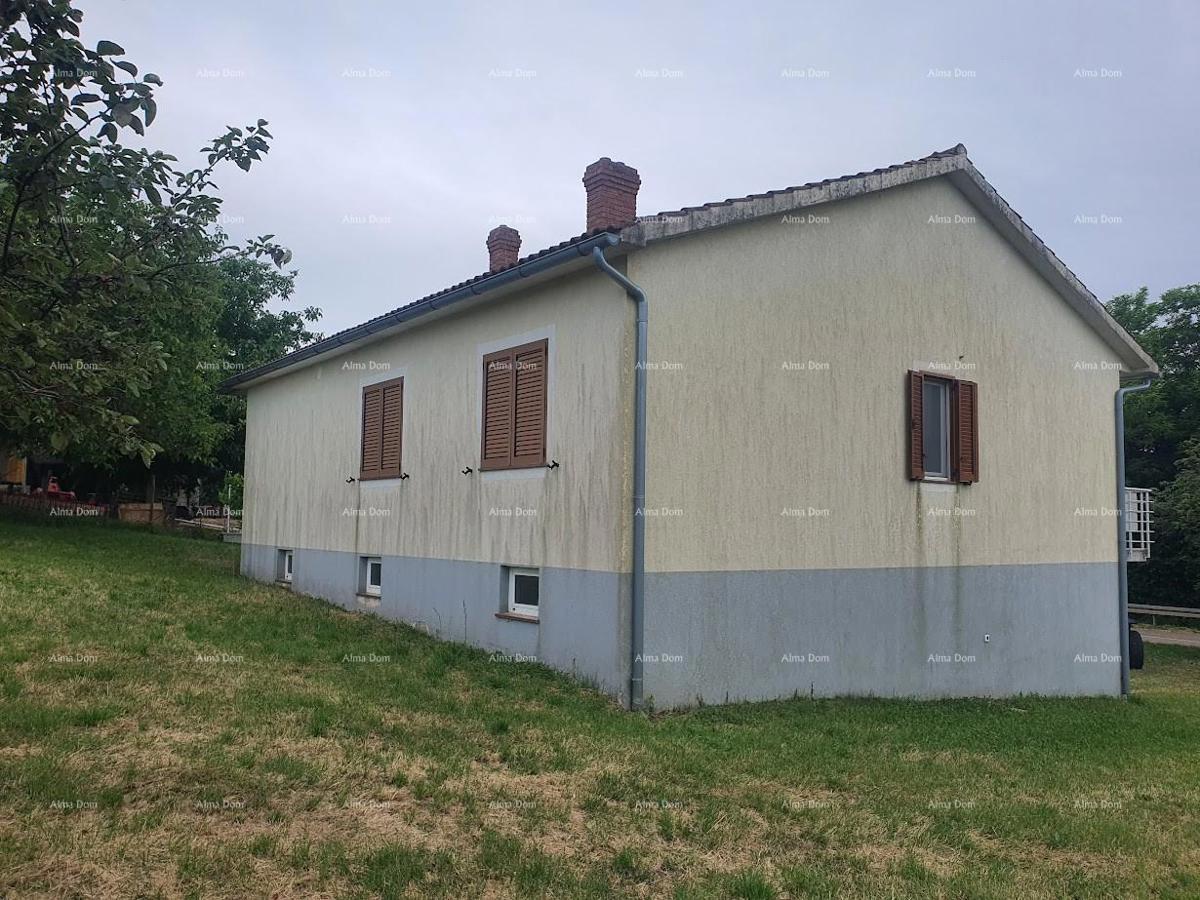 Casa familiare con garage, cantina e possibilità di acquisto di terreno aggiuntivo – 30 min da Pola