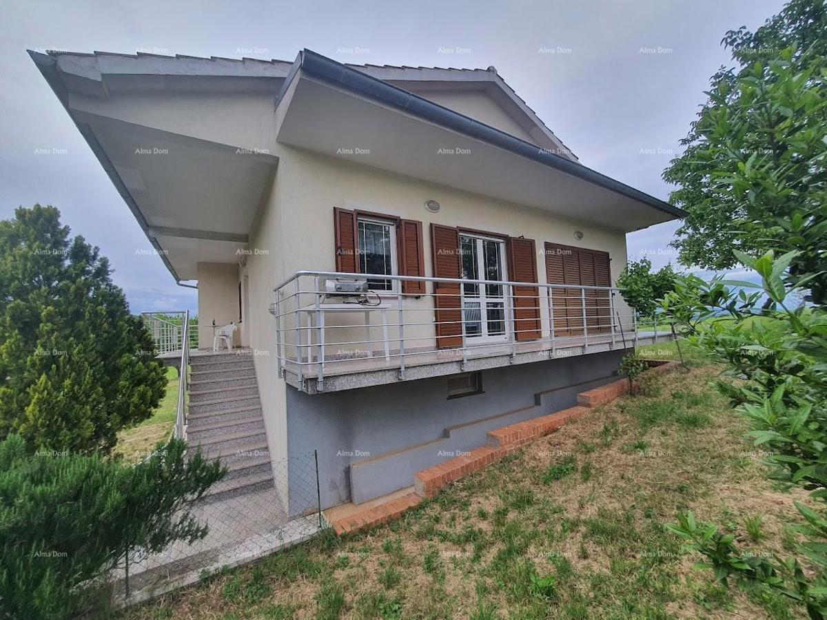 Casa familiare con garage, cantina e possibilità di acquisto di terreno aggiuntivo – 30 min da Pola