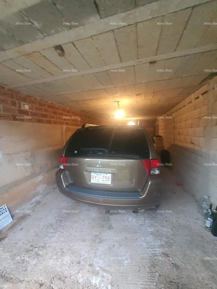 Casa familiare con garage, cantina e possibilità di acquisto di terreno aggiuntivo – 30 min da Pola