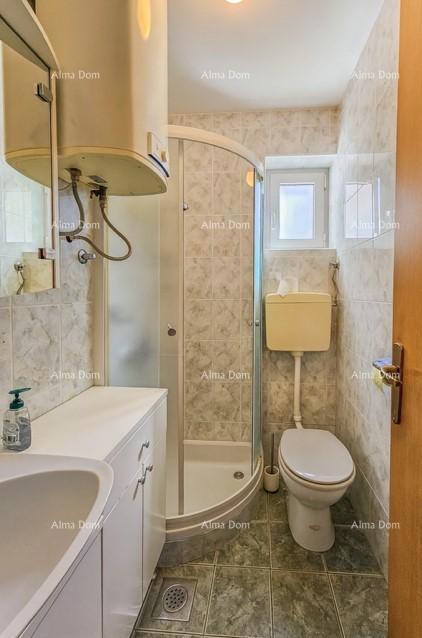 In vendita casa con terreno edificabile, a 200 m dalla spiaggia – Umago/Savudria