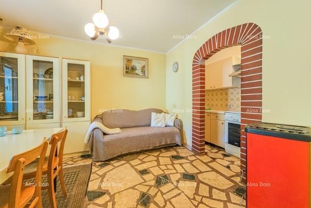 In vendita casa con terreno edificabile, a 200 m dalla spiaggia – Umago/Savudria