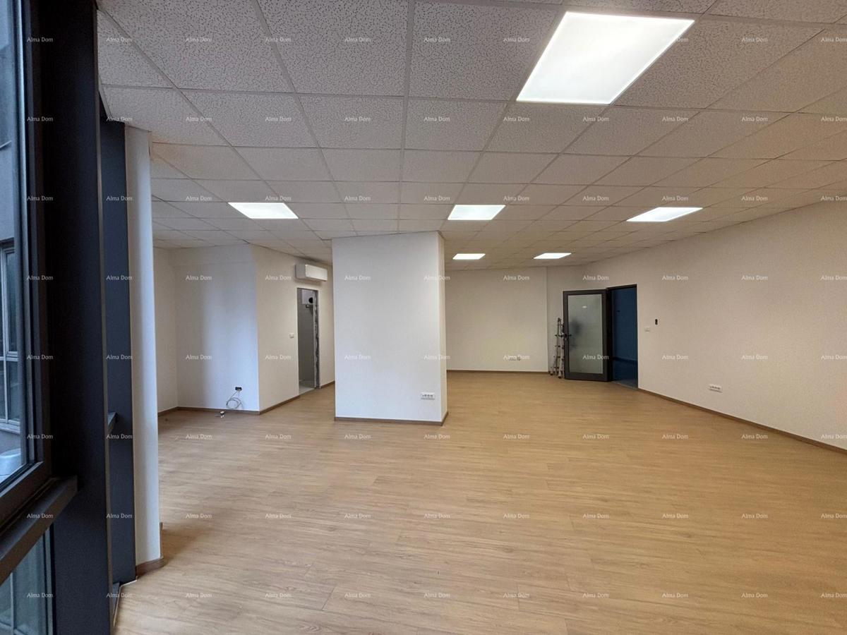 Nuovo spazio commerciale ristrutturato!