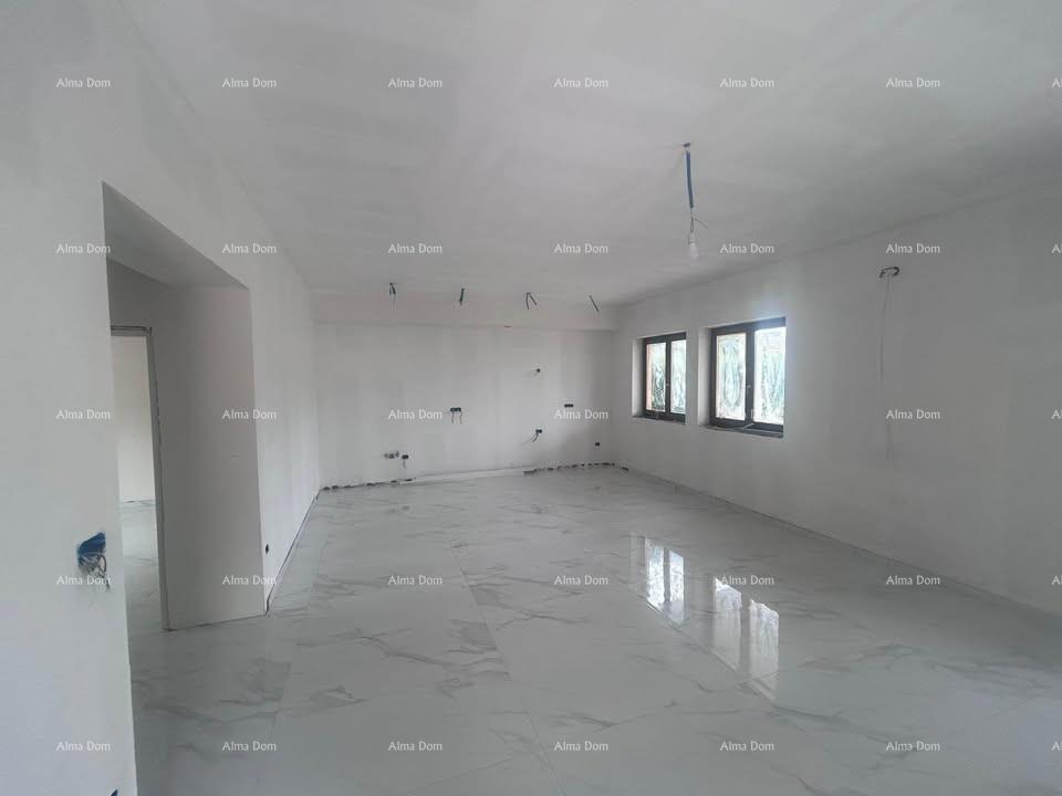 Poreč – ampio appartamento al piano terra con giardino