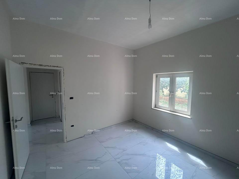 Poreč – ampio appartamento al piano terra con giardino