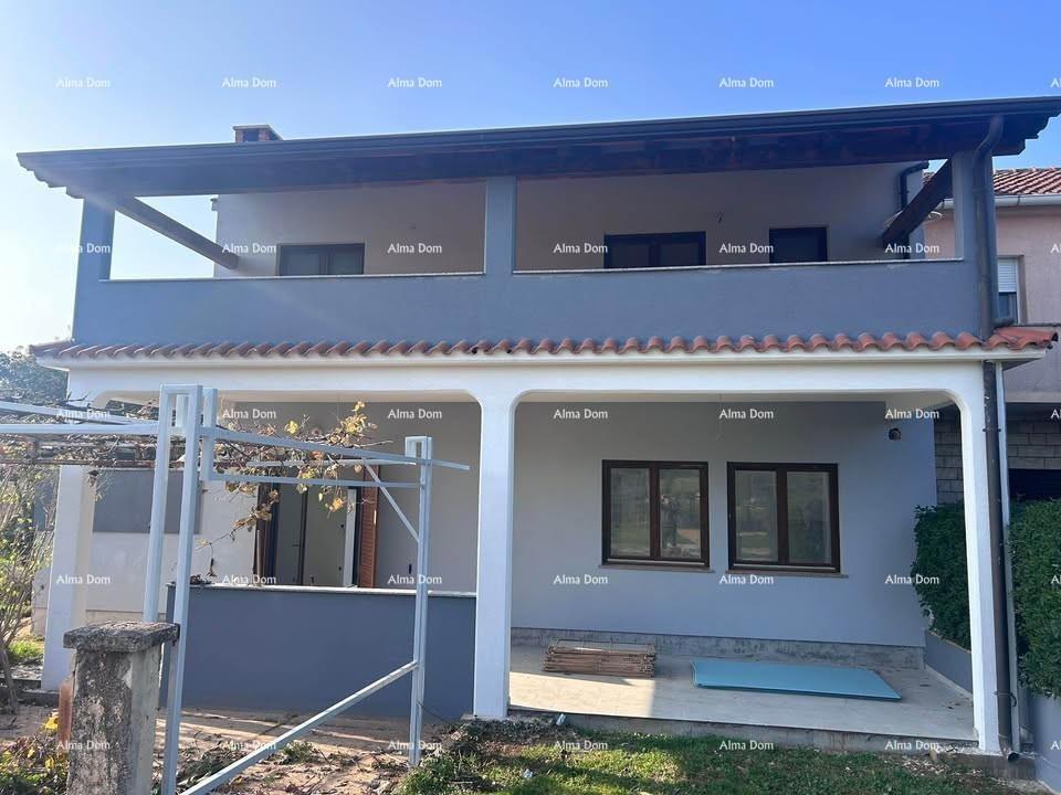 Poreč – ampio appartamento al piano terra con giardino