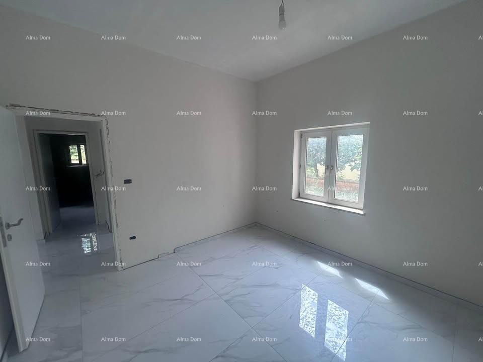 Poreč – ampio appartamento al piano terra con giardino