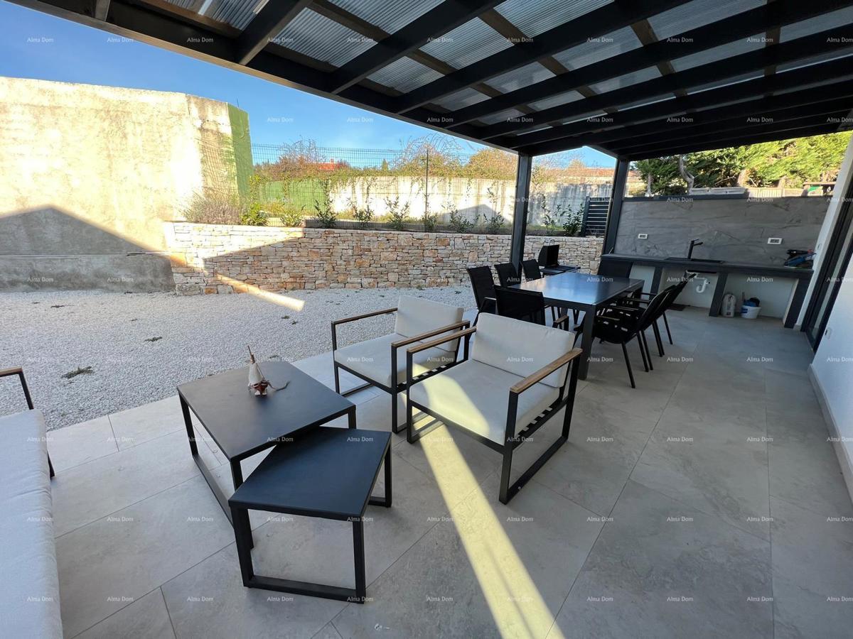 Vendita di una moderna villa con piscina, Svetvinčenat!