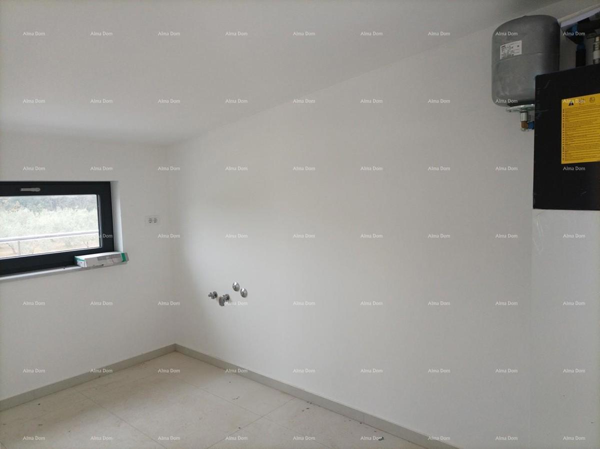 Moderna villa per le vacanze in un complesso chiuso con ville sulla costa del mare.