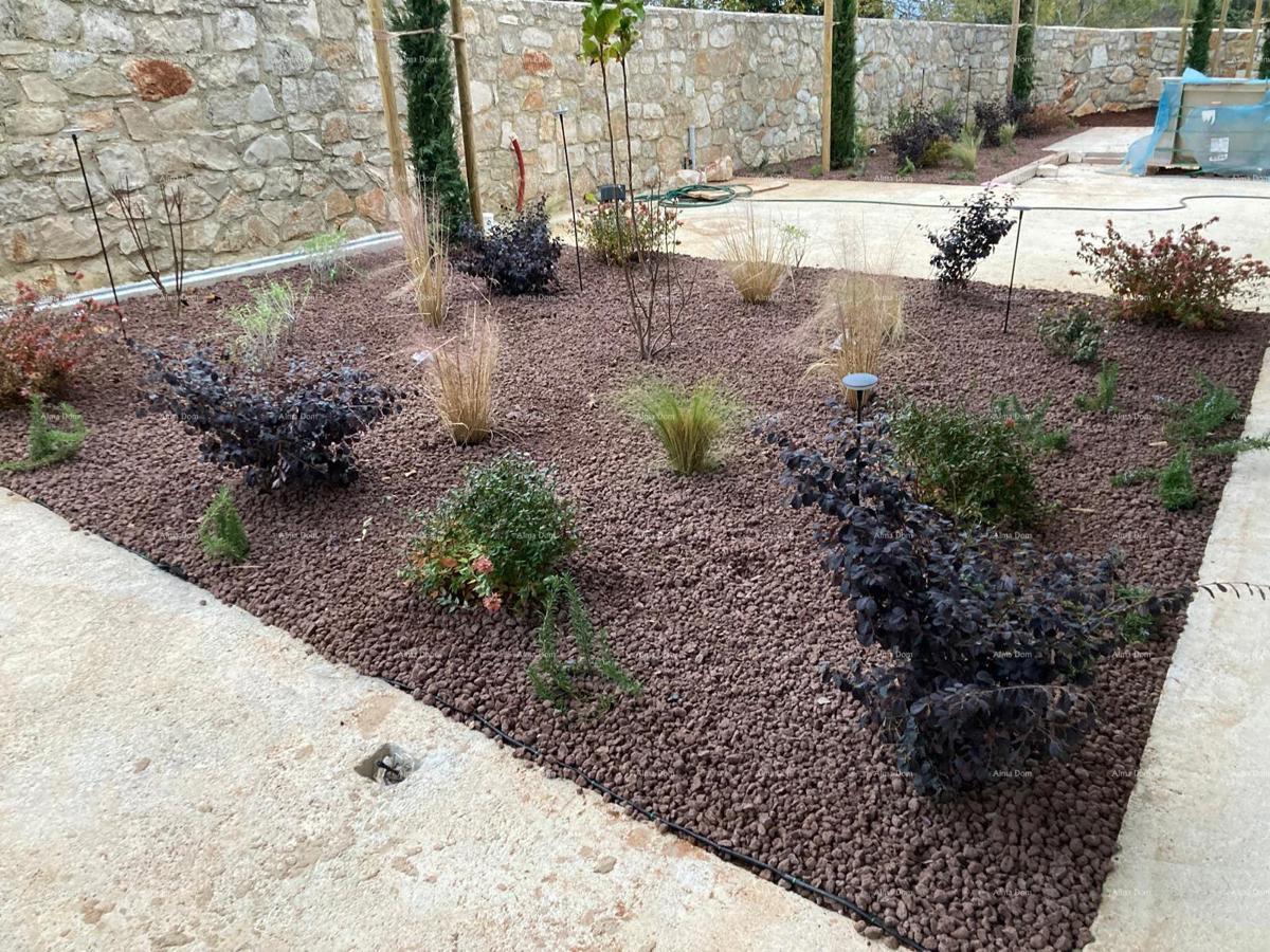 Casa in costruzione con piscina in vendita - Bale, dintorni