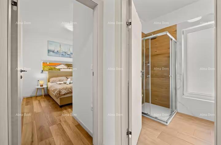 Pomer. Nuova villa indipendente con piscina.