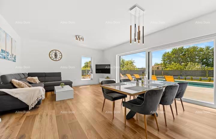 Pomer. Nuova villa indipendente con piscina.