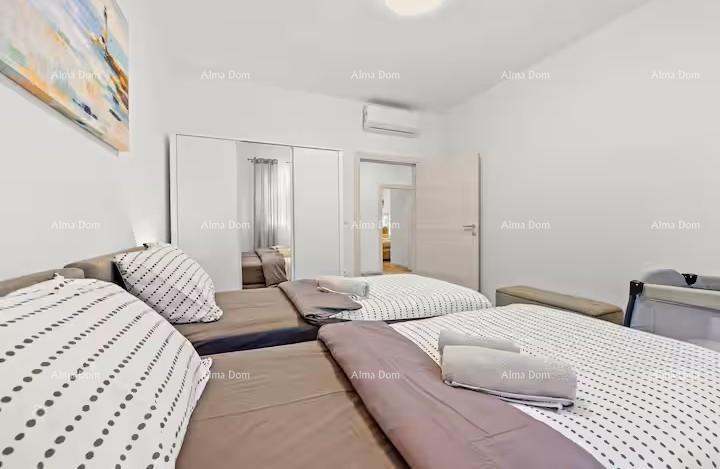 Pomer. Nuova villa indipendente con piscina.