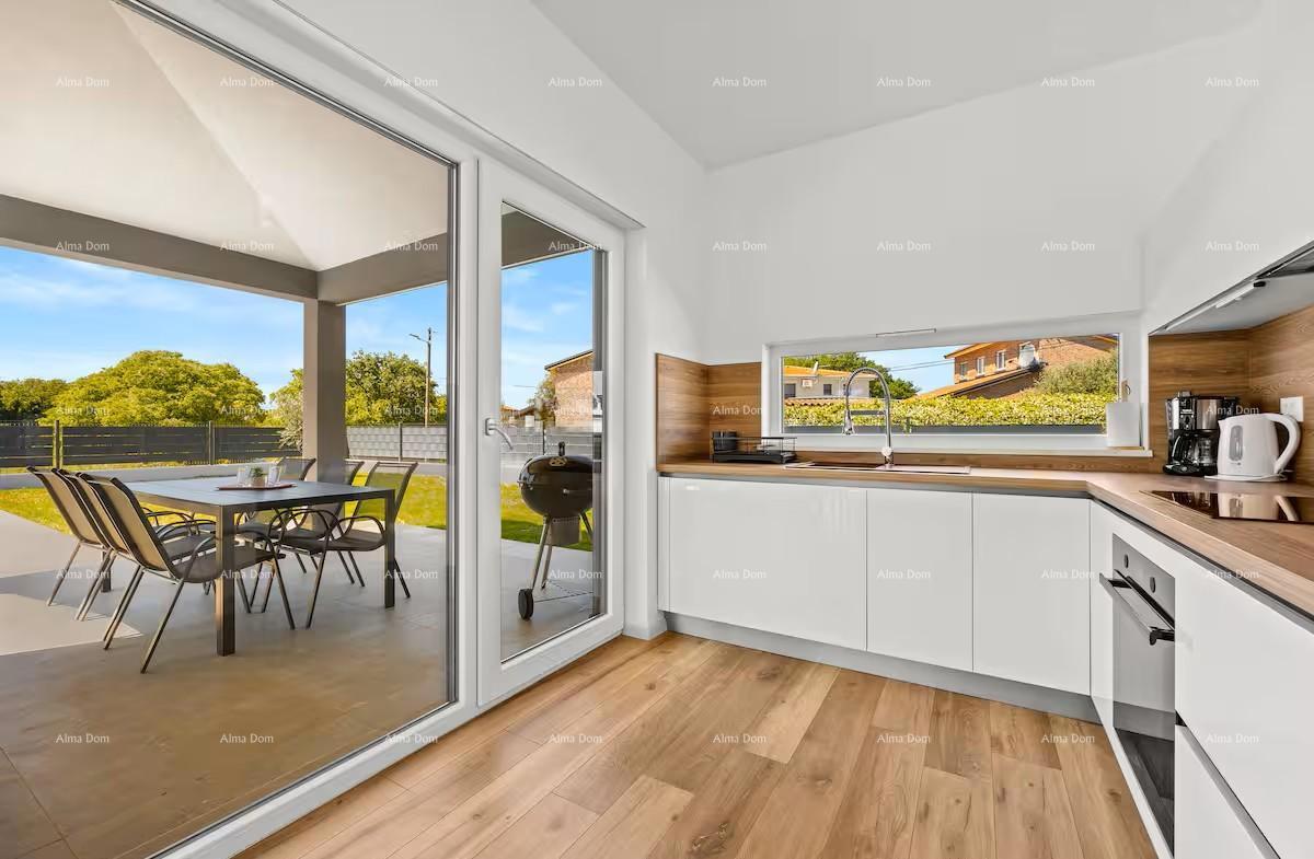 Pomer. Nuova villa indipendente con piscina.