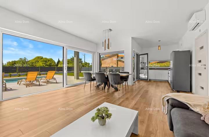 Pomer. Nuova villa indipendente con piscina.