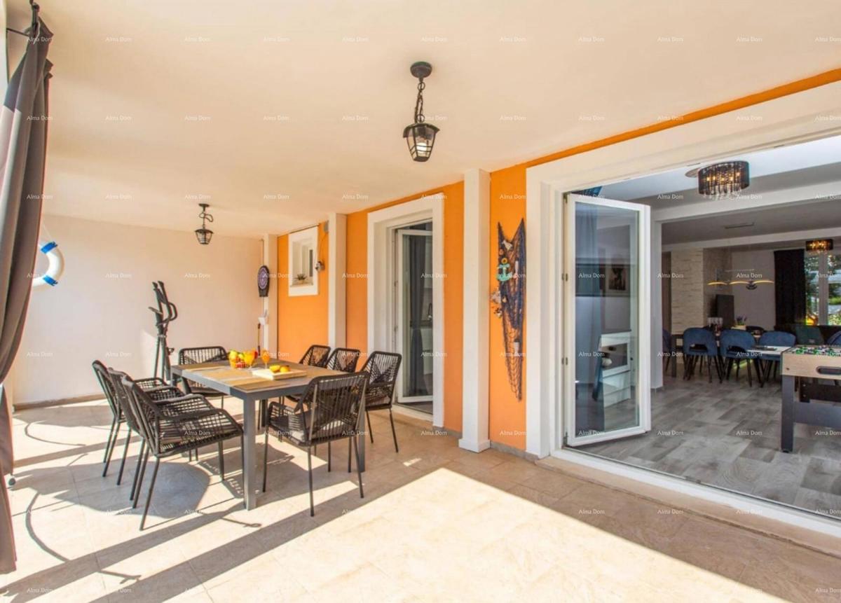 In Italian, the title "Prodaje se kuća MARČANA" translates to "In vendita casa MARČANA."