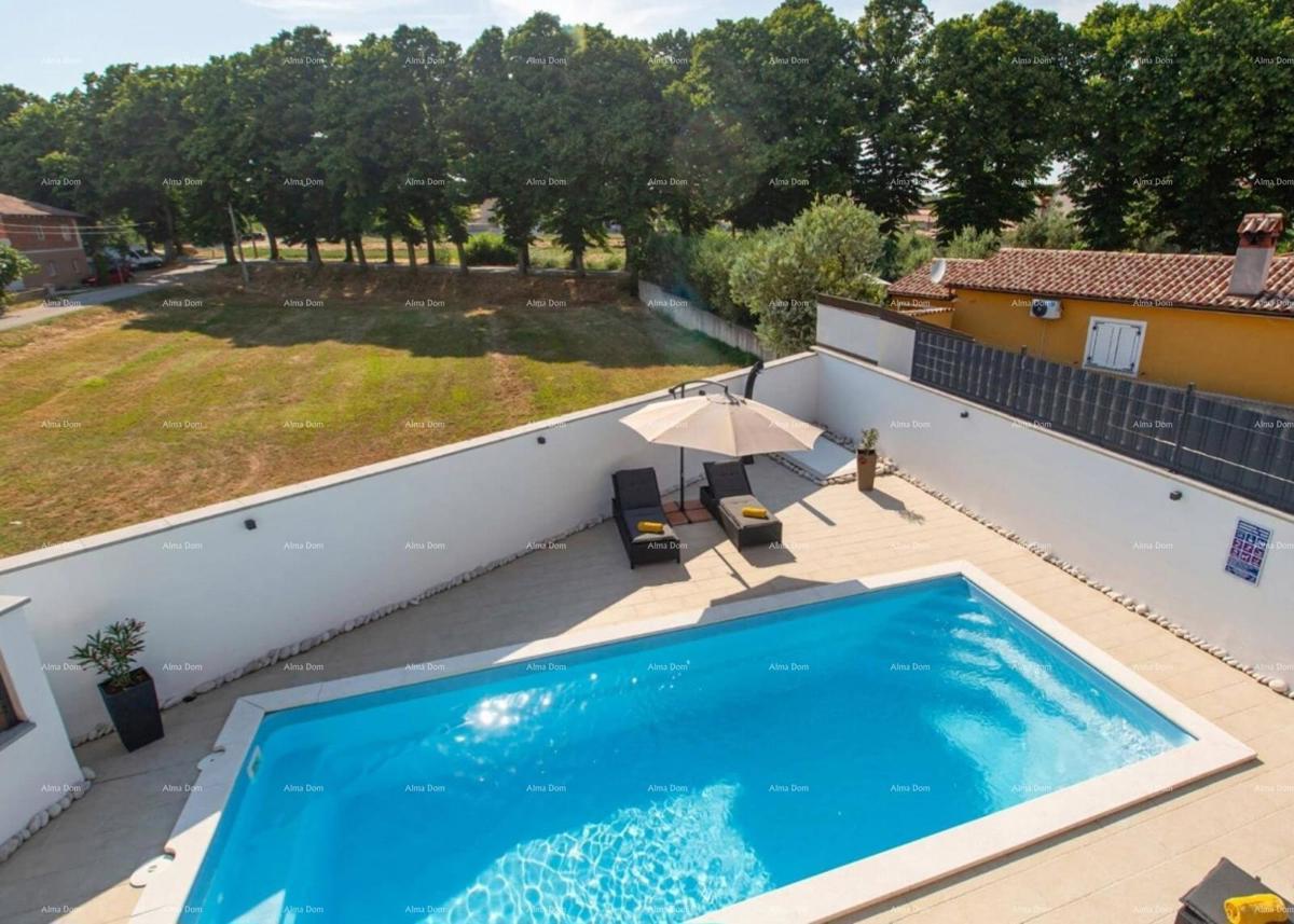 In Italian, the title "Prodaje se kuća MARČANA" translates to "In vendita casa MARČANA."