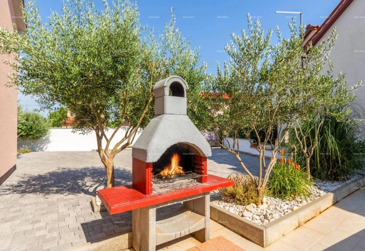 In Italian, the title "Prodaje se kuća MARČANA" translates to "In vendita casa MARČANA."