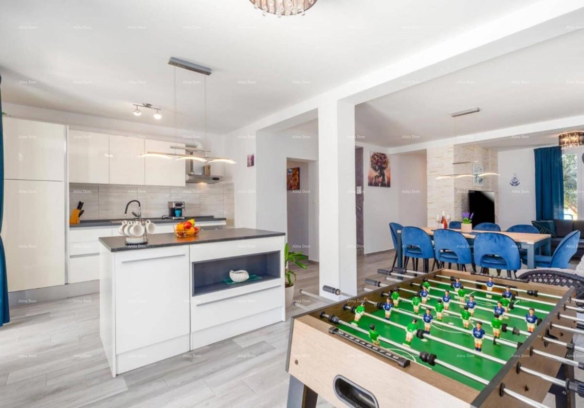 In Italian, the title "Prodaje se kuća MARČANA" translates to "In vendita casa MARČANA."