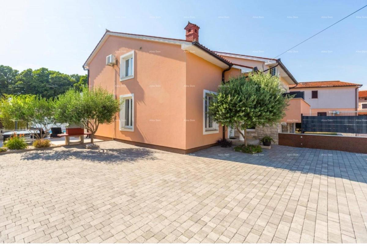 In Italian, the title "Prodaje se kuća MARČANA" translates to "In vendita casa MARČANA."