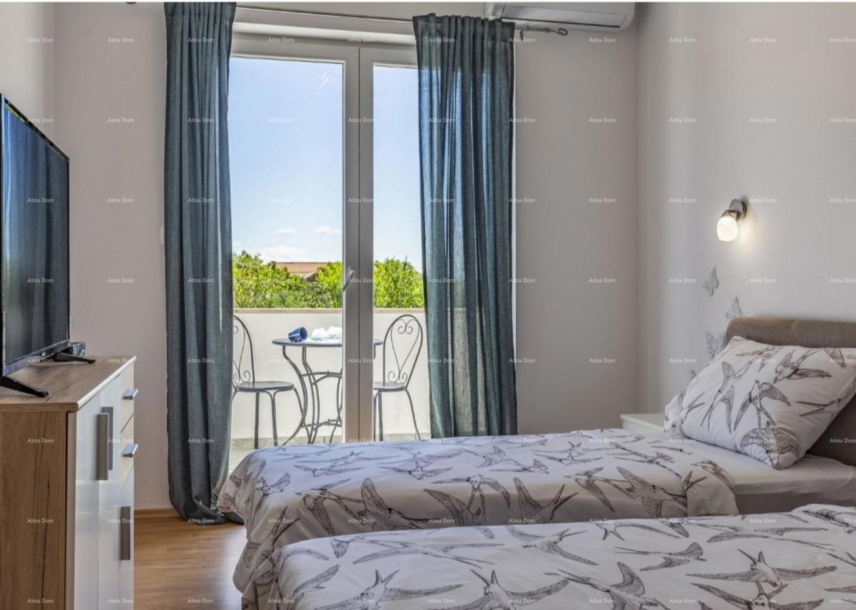 In Italian, the title "Prodaje se kuća MARČANA" translates to "In vendita casa MARČANA."