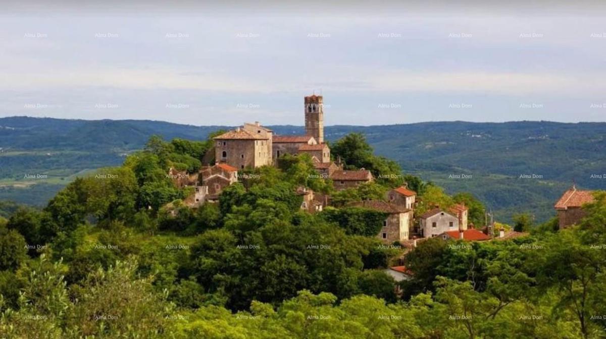 Casa istriana in vendita nel centro della pittoresca cittadina, vicino a Grisignana!