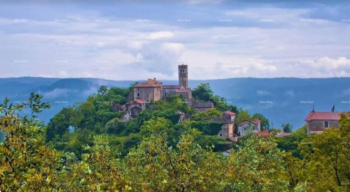 Casa istriana in vendita nel centro della pittoresca cittadina, vicino a Grisignana!