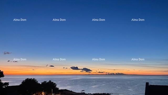 Appartamenti in vendita in un edificio residenziale e commerciale con vista mare, centro di Umago!