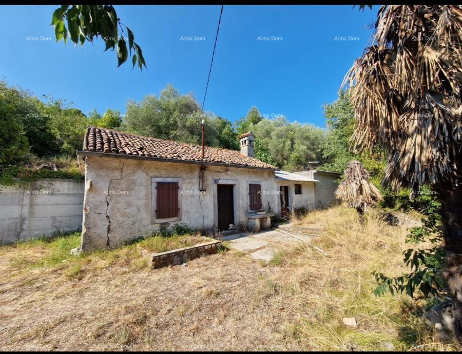 Terreno edificabile con rudere in vendita a Labin, con vista mare e progetto incluso.