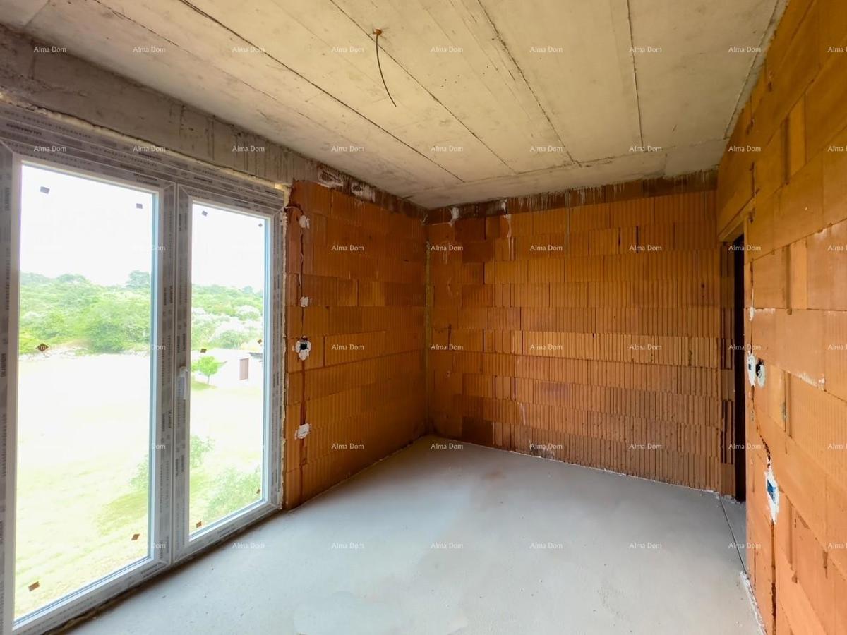 È in vendita un appartamento con vista sul mare, Peroj