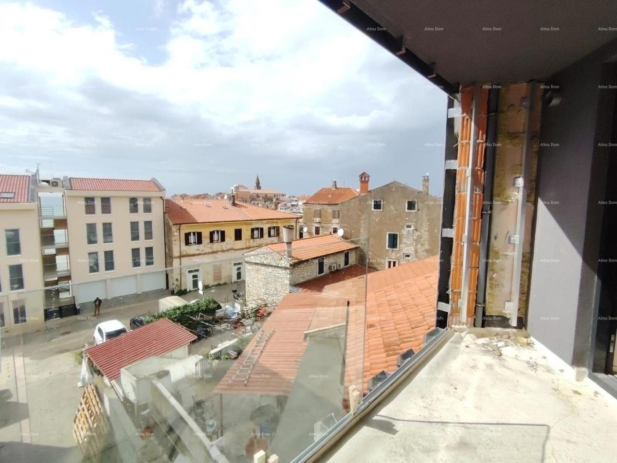 Appartamenti in vendita in un edificio residenziale e commerciale con vista mare, centro di Umago! / S9b