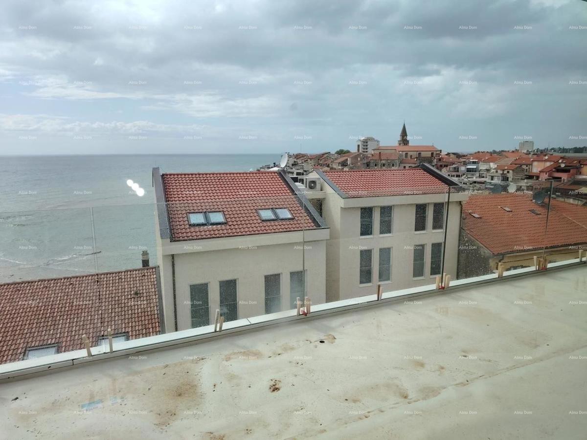 Appartamenti in vendita in un edificio residenziale e commerciale con vista mare, centro di Umago! / S9b