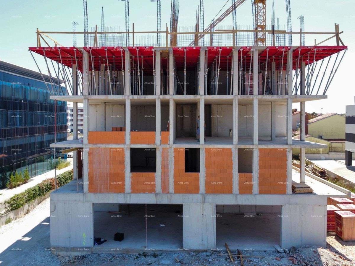 Pula! Edificio residenziale moderno con ascensore, vicino al centro. S43