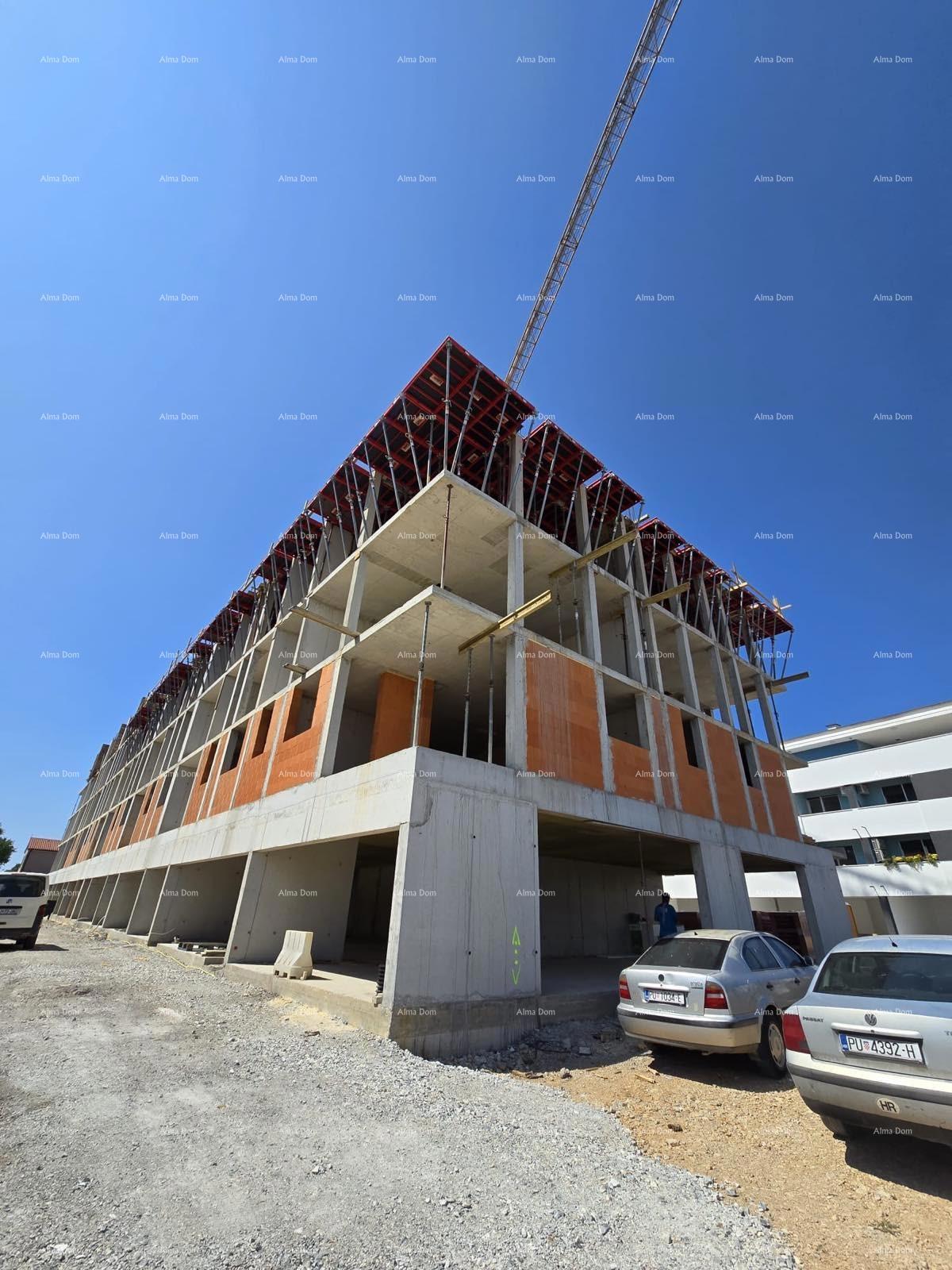 Pula! Edificio residenziale moderno con ascensore, vicino al centro. S43