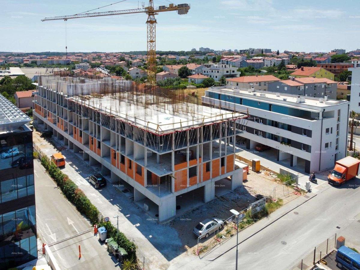 Pula! Edificio residenziale moderno con ascensore, vicino al centro. S43