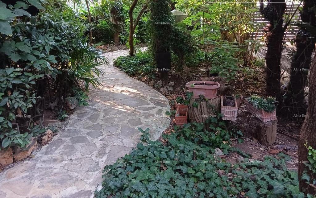 Lungomare – Pola, appartamento con ampia terrazza e giardino