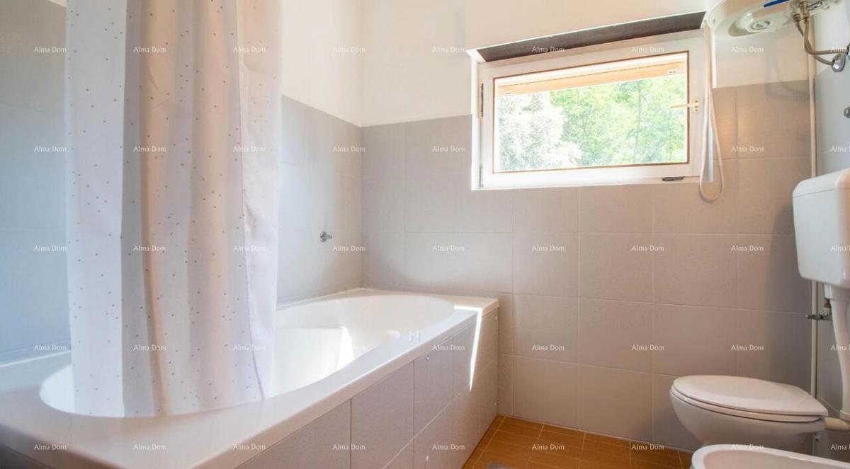 Lungomare – Pola, appartamento con ampia terrazza e giardino