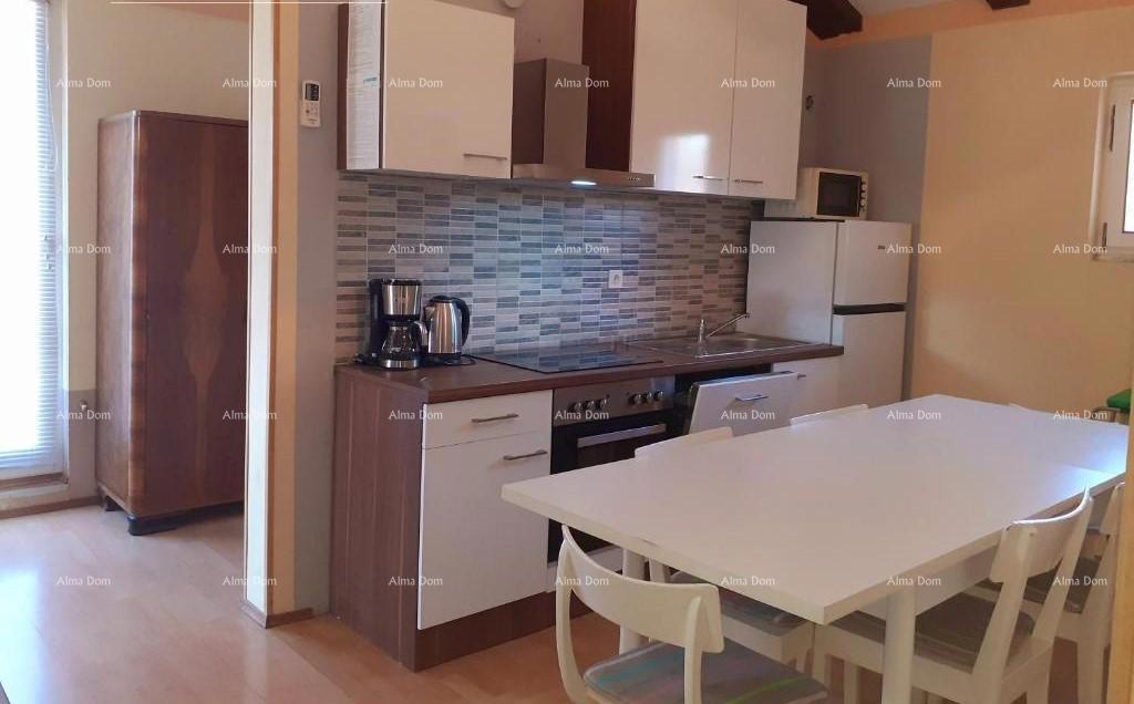 Lungomare – Pola, appartamento con ampia terrazza e giardino