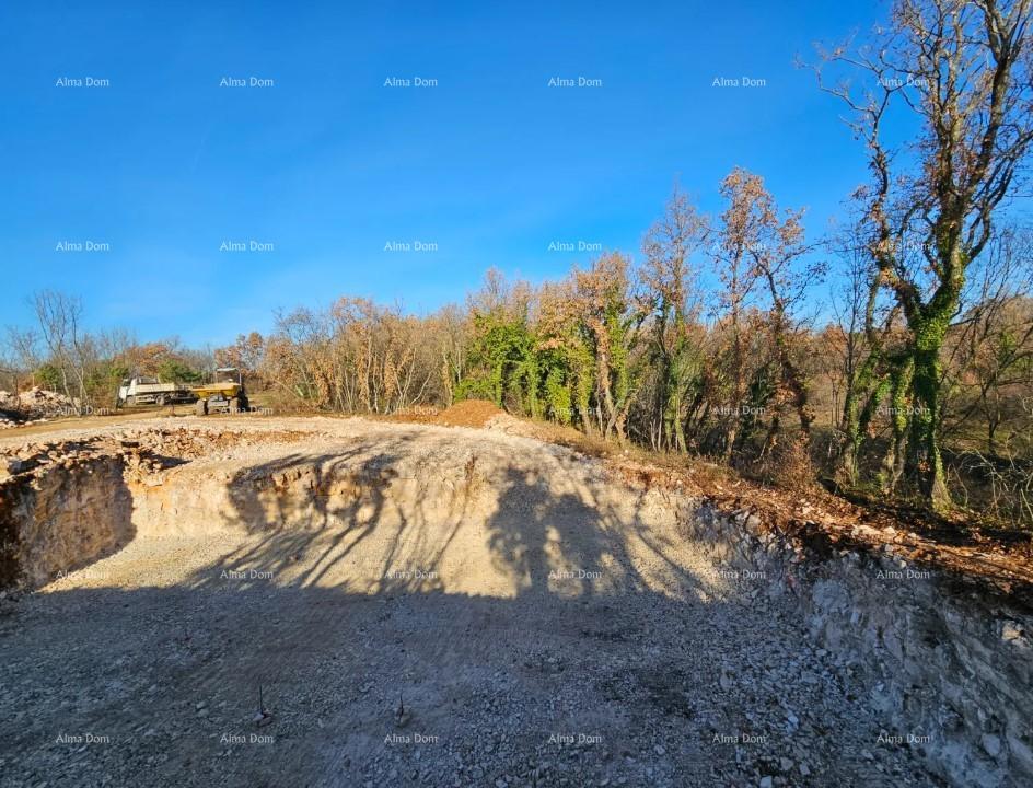 Terreno edificabile con permesso e costruzione avviata a Svetvinčent, 586 m²