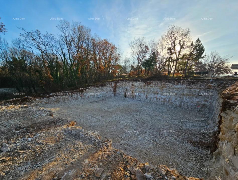 Terreno edificabile con permesso e costruzione avviata a Svetvinčent, 586 m²