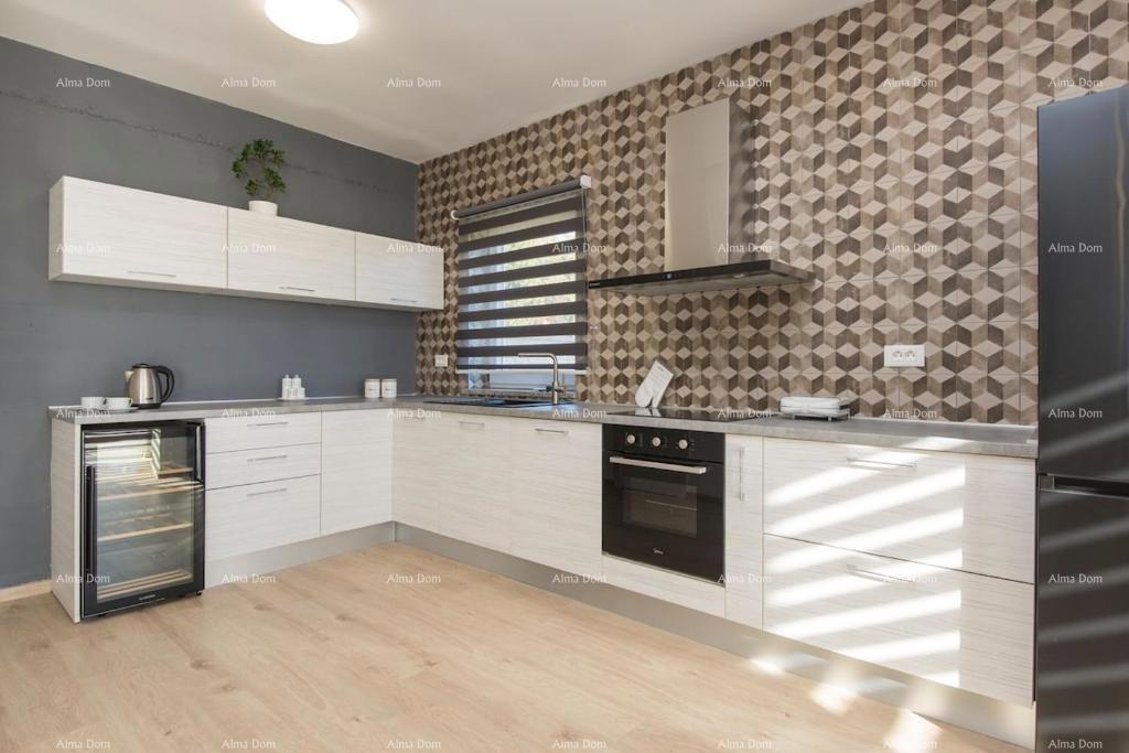 Bellissima villa indipendente con piscina a Raša, vicino al mare.