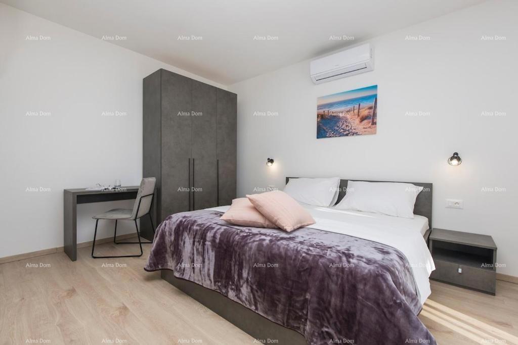 Bellissima villa indipendente con piscina a Raša, vicino al mare.