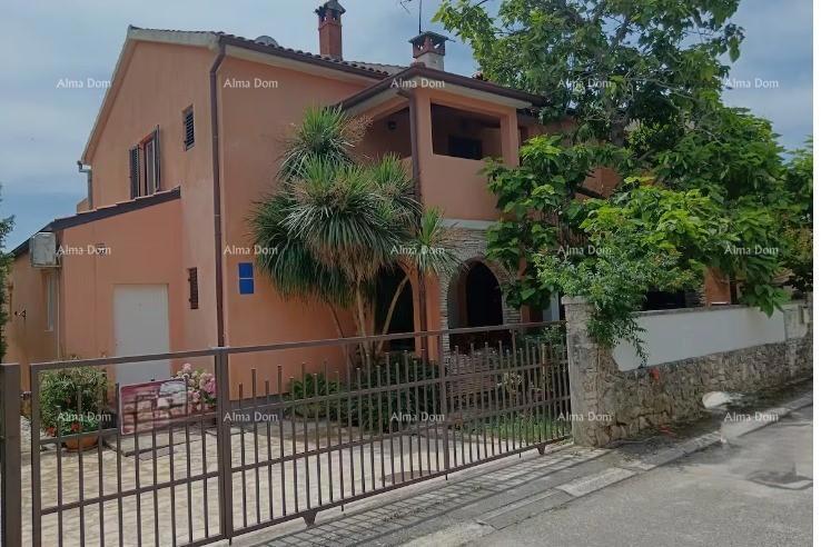 ROVINJ – EDIFICIO RESIDENZIALE IN POSIZIONE TRANQUILLA, IDEALE PER INVESTIMENTO