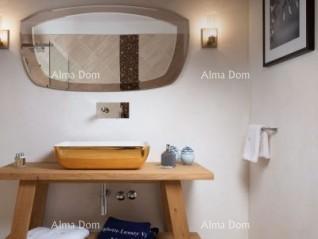 Magnifica villa con piscina a Vabriga.