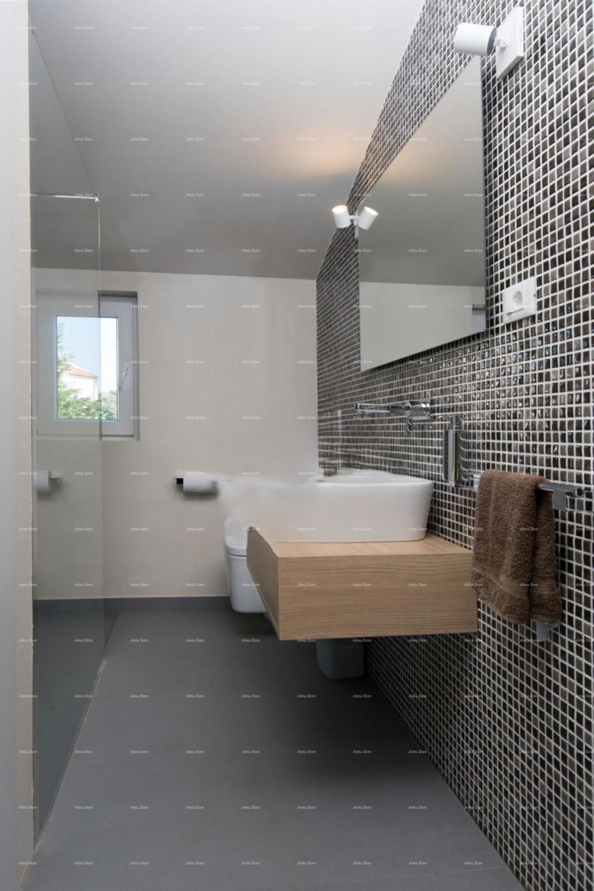 Vendita - Bellissima casa con appartamenti e ristorante, Pola! Vista mare!