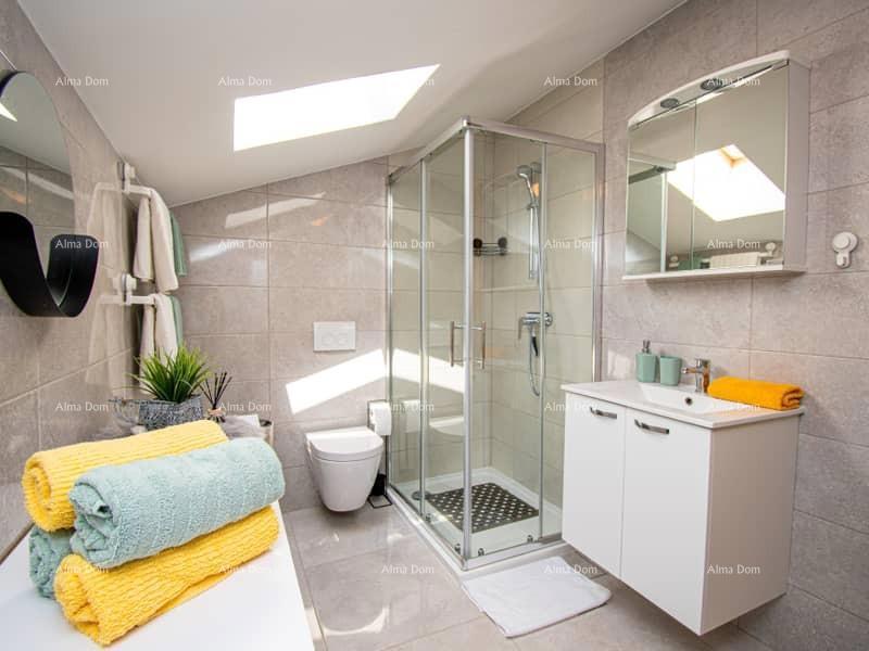 Medolino. Mukalba. Appartamento moderno con ampia terrazza e vista mare.