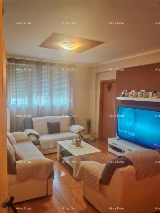 Spazioso appartamento di 80,56 m², ottima posizione a Pola!