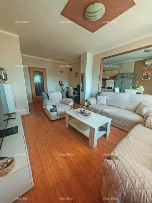 Spazioso appartamento di 80,56 m², ottima posizione a Pola!