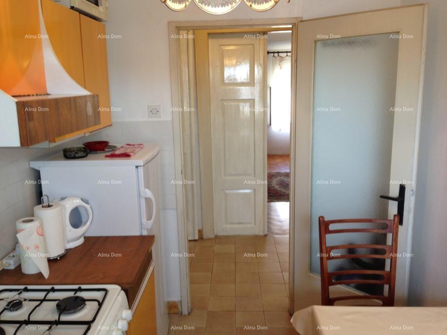 Poreč, in vendita appartamento con 3 camere da letto