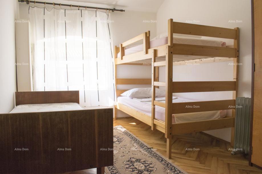 Poreč, in vendita appartamento con 3 camere da letto